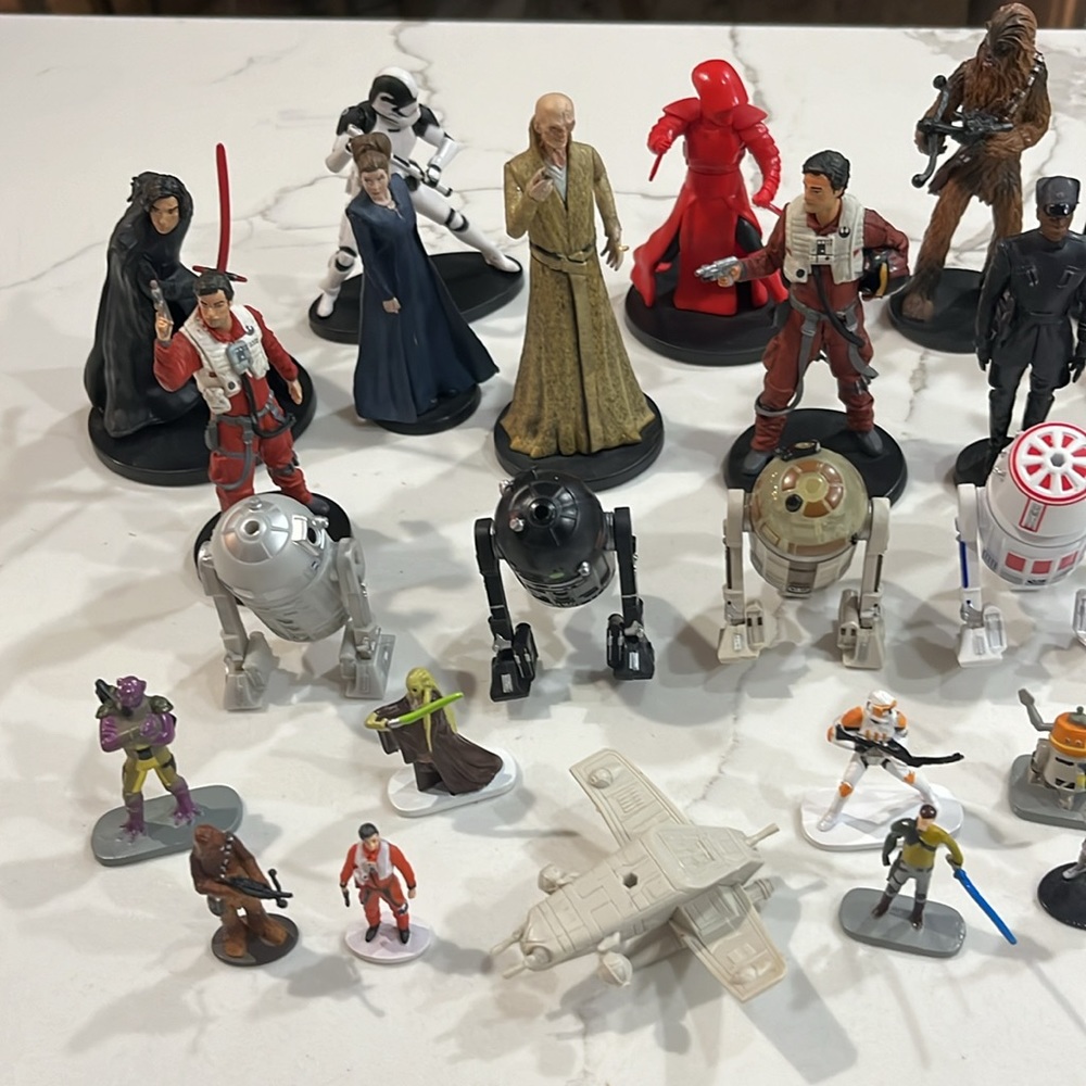 EUC Lot of 26 piece Disney Star Wars figures - Picture 2 of 3